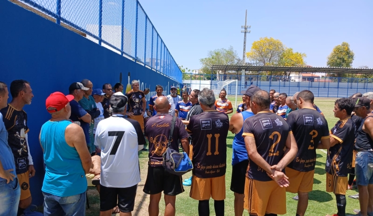 Atletas da Associação Atlética Caveira Master agradecem ao prefeito Marcondes pelo apoio e incentivo ao esporte