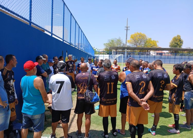 Atletas da Associação Atlética Caveira Master agradecem ao prefeito Marcondes pelo apoio e incentivo ao esporte
