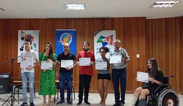 Mais 130 alunos de cursos promovidos pela Sedes recebem certificados de conclusão