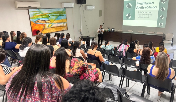 Profissionais da Sesau e Sedes participam de capacitação sobre a vacina e  implementação do Projeto Família Acolhedora
