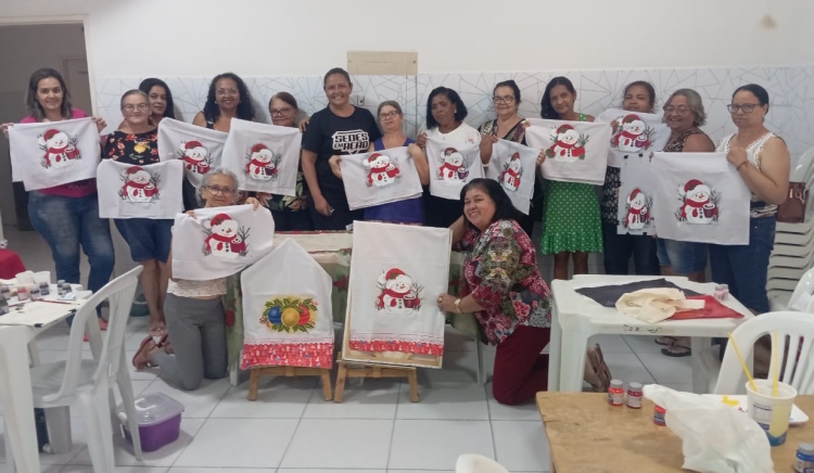 SEDES realiza workshop de pintura natalina para 15 mulheres do Programa Inclusão Produtiva