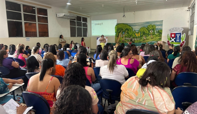 Professores da rede municipal participam de Formação Continuada sobre leitura e escrita na educação infantil