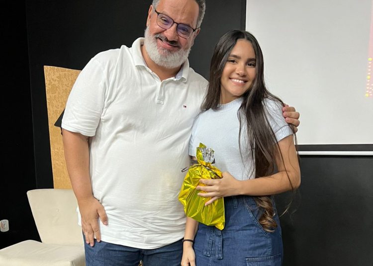 Escola Manoel de Almeida Kasprzykowsky realiza formatura do EJA e celebra conquista de Jovens e Adultos