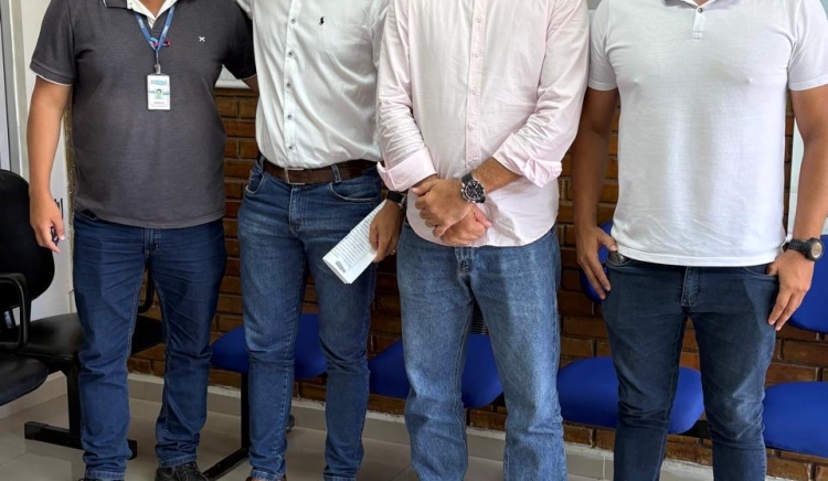 Gestão municipal reafirma compromisso com melhorias em saneamento e infraestrutura em reunião com a EMBASA