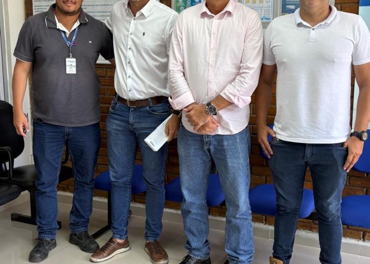 Gestão municipal reafirma compromisso com melhorias em saneamento e infraestrutura em reunião com a EMBASA