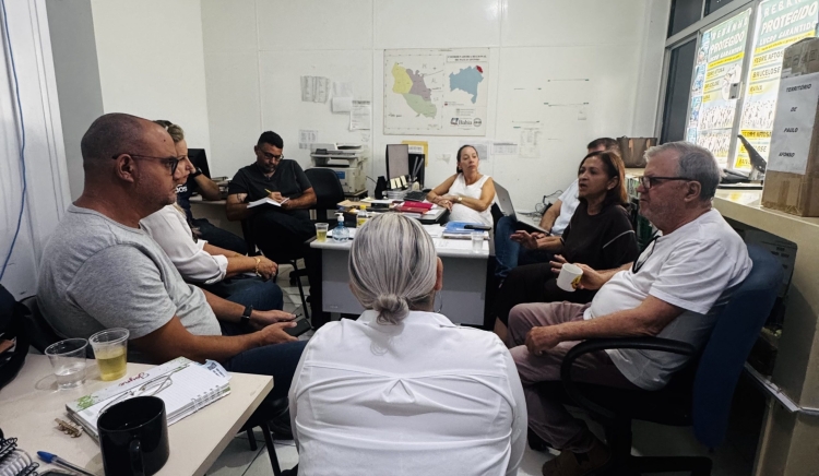 Secretaria Municipal de Desenvolvimento Rural em Ação: Reunião para Implementação de Normativas Sanitárias no Parque de Exposições