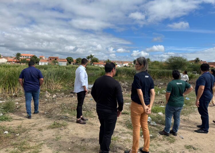 Prefeitura de Paulo Afonso inicia projeto de requalificação da Lagoa do Centenário com visita técnica ao local