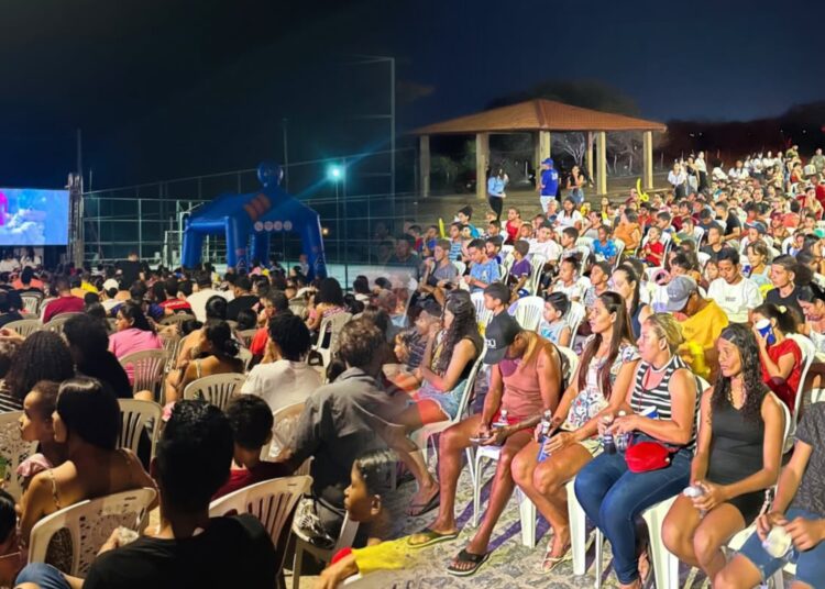 SEDES promove Cinema Social no Residencial Josefino Teixeira