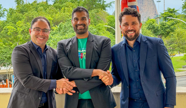 No Rio, prefeito de Paulo Afonso se reúne com Cônsul Geral da Inglaterra para tratar de projeto de intercâmbio de alunos da rede pública. Parceria deve se estender para além da educação.