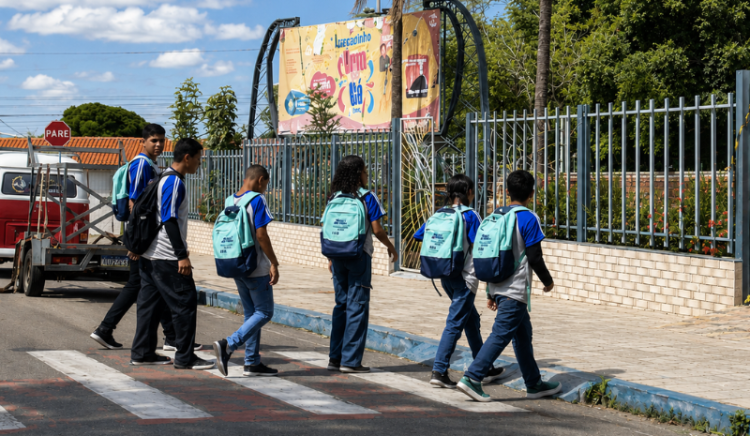 Educação avança na entrega de fardamentos e materiais para mais de 16 mil alunos da rede municipal