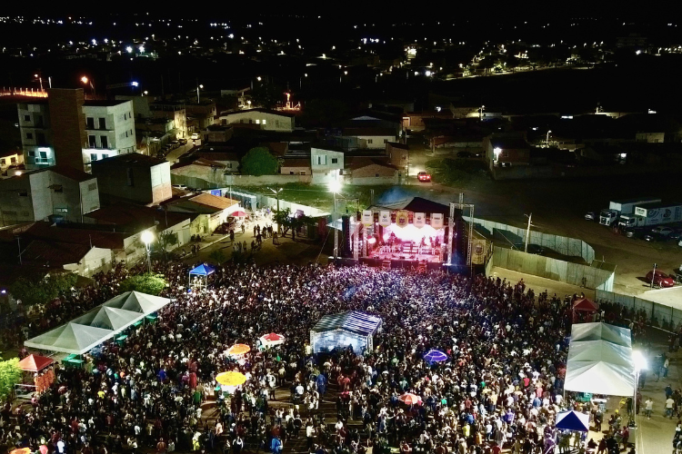 capa arraia jardim bahia Prefeitura de Paulo Afonso Arraiá dos Bairros leva grande público ao Jardim Bahia com show de Silvano Salles e Laidson Loz Kuatroz