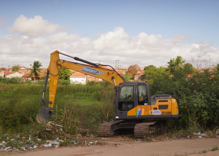 Prefeitura retoma trabalhos de limpeza e manejo ambiental na lagoa do bairro Centenário