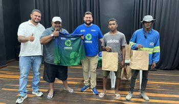Prefeitura de Paulo Afonso Catadores recebem da Prefeitura treinamento e kits com equipamentos de EPI para atuar na Copa Vela