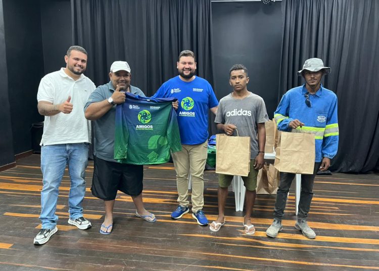 Prefeitura de Paulo Afonso Catadores recebem da Prefeitura treinamento e kits com equipamentos de EPI para atuar na Copa Vela
