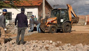 Prefeitura de Paulo Afonso Programa “Avança Paulo Afonso” chega ao bairro Siriema com obras de pavimentação em paralelepípedo