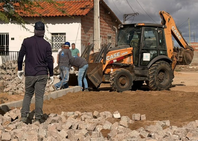 Prefeitura de Paulo Afonso Programa “Avança Paulo Afonso” chega ao bairro Siriema com obras de pavimentação em paralelepípedo